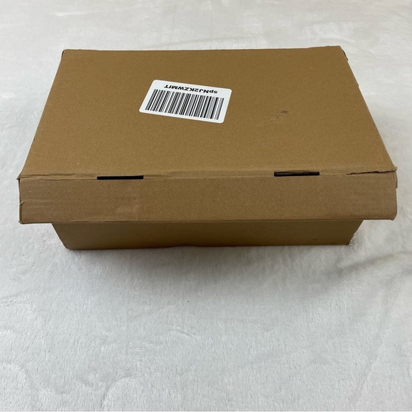 ❤️❤️New in Box - Sparkly Gold Kitten Heel Mary Jane Pumps, Adjustable Buckle - Picture 9 of 11